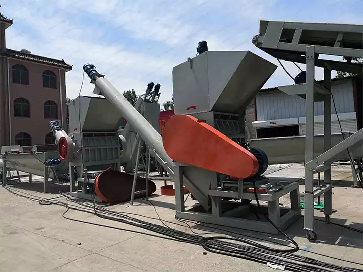 The Role of plastic bottle crusher machine in recycling waste plastics